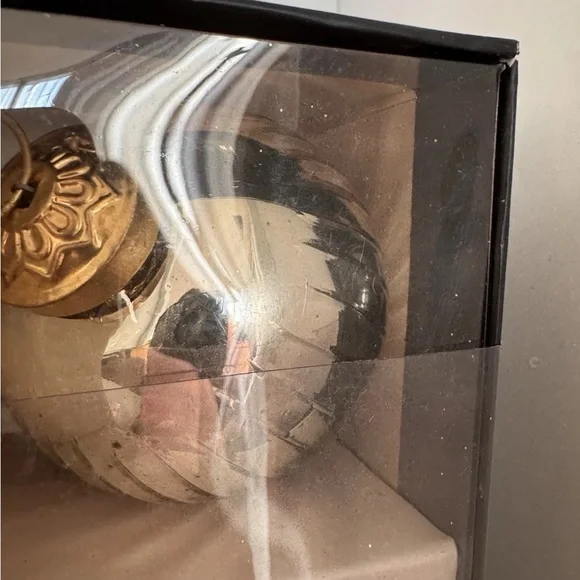 Rachel Zoe Elegant Classy Gold Ornaments - Picture 5 of 6